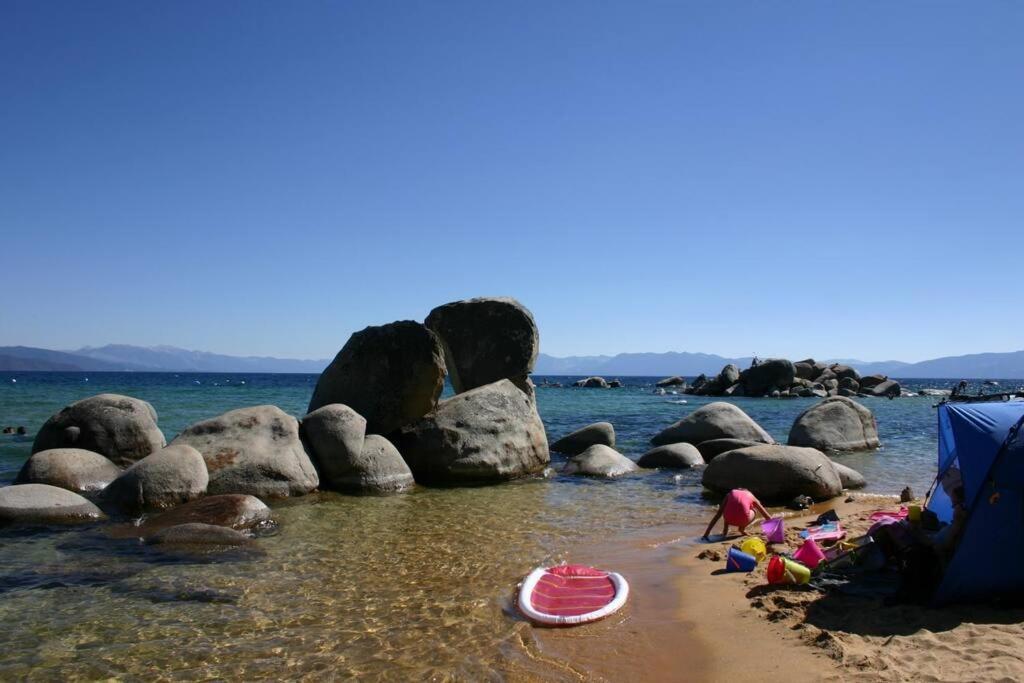 Lake Views, Pet-Friendly Cabin With Hot-Tub In King'S Beach Кингс-Бич Экстерьер фото