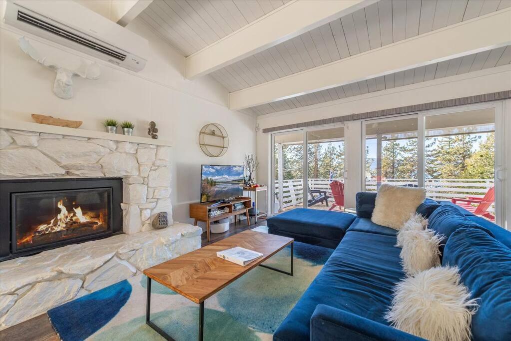 Lake Views, Pet-Friendly Cabin With Hot-Tub In King'S Beach Кингс-Бич Экстерьер фото