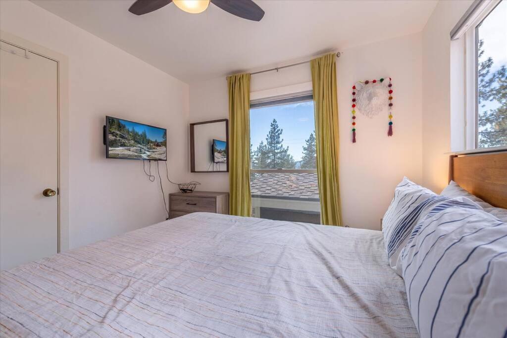 Lake Views, Pet-Friendly Cabin With Hot-Tub In King'S Beach Кингс-Бич Экстерьер фото