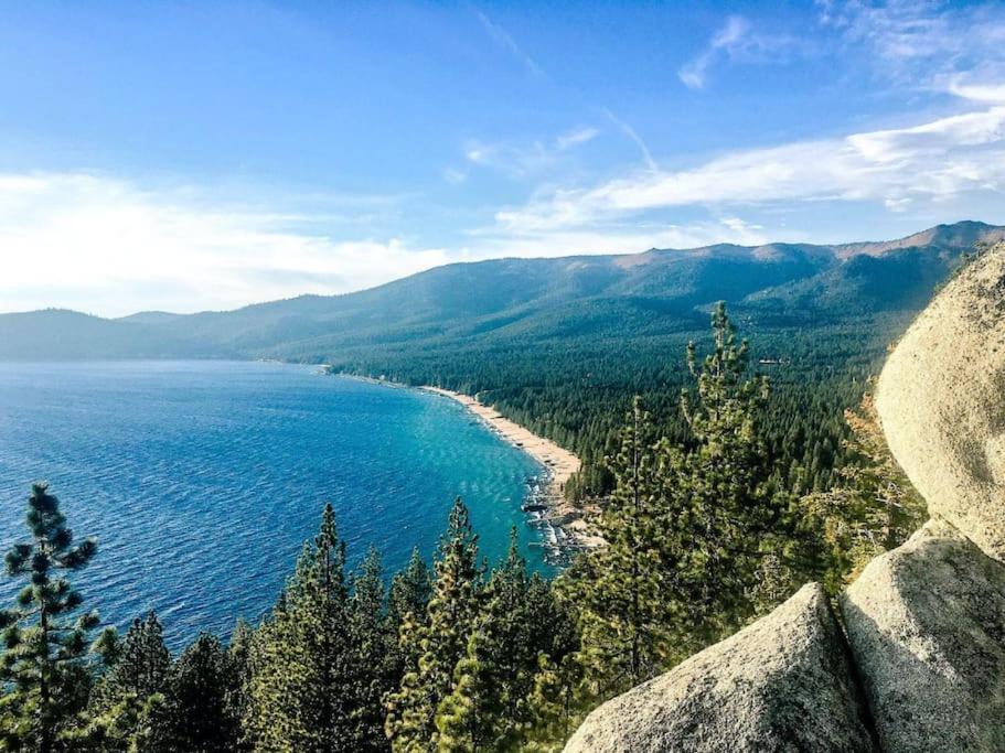 Lake Views, Pet-Friendly Cabin With Hot-Tub In King'S Beach Кингс-Бич Экстерьер фото