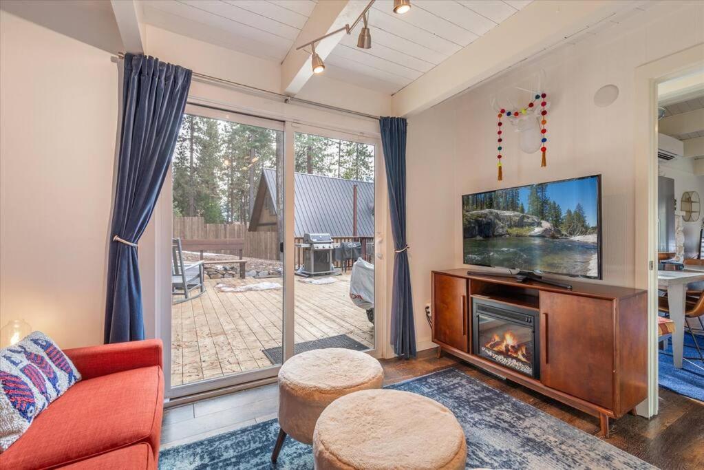 Lake Views, Pet-Friendly Cabin With Hot-Tub In King'S Beach Кингс-Бич Экстерьер фото